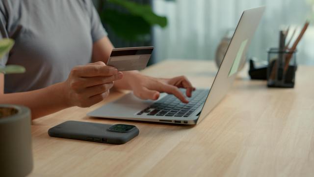 上半期のカード利用額、前年同月比3.7%↑…成長鈍化の中で簡単決済は増加
