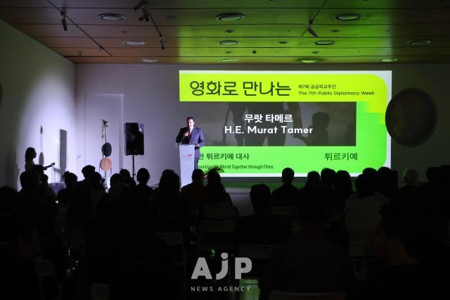 Turkish Ambassador to South Korea Salih Murat Tamer delivers his welcome speech at the special screening of the film Ayla The Daughter of War at the Korea Foundation Global Center in Seoul on September 17 AJP Han Jun-gu