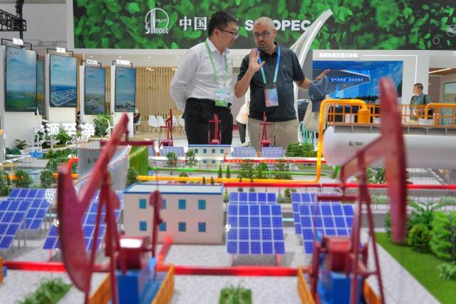 Chinese and foreign merchants converse at the third China International Supply Chain Expo CISCE in Beijing July 17 2025 Peoples Daily