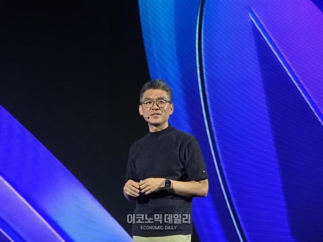 안용운 위메이드 최고기술책임자CTO는 18일 서울 중구 앰배서더 풀만 호텔에서 프로젝트 스테이블 원 행사를 열고 위메이드의 원화 스테이블코인 사업에 대해 설명하고 있다 사진선재관 기자