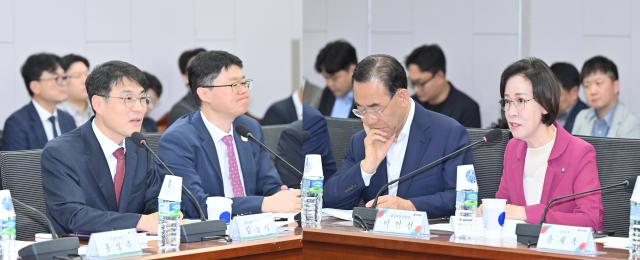 대구시와 국민의힘은 내년도 주요 국비 사업의 정부예산 최종 반영과 TK신공항 건설·취수원 이전 등 핵심 현안의 성공적 추진 방안을 논의했다 사진대구시