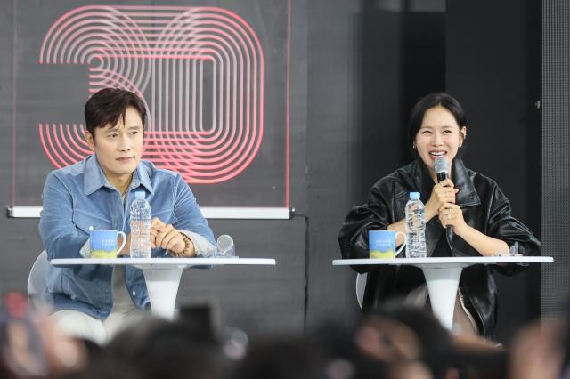 어쩔수가없다 이병헌 손예진 사진연합뉴스