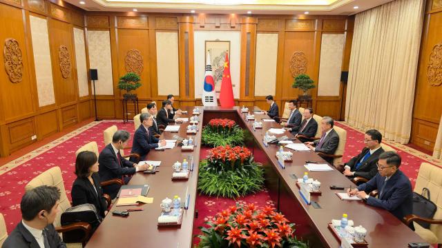 韩中外长在北京举行会谈 习近平出席APEC会议可能性大