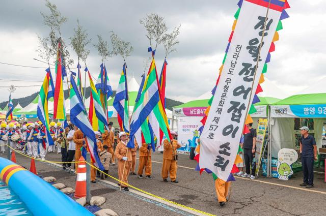‘제24회 광양전어축제’가 망덕포구 일원에서 3일간의 일정으로 성황리에 막을 내렸다 사진광양시
