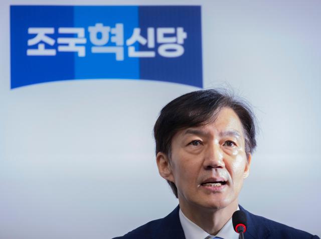 조국혁신당 조국 비상대책위원장이 17일 서울 여의도 국회에서 열린 끝까지 간다 특별위원회 회의에서 검찰 개혁ㆍ사법 개혁에 대한 입장을 말하고 있다 사진연합뉴스