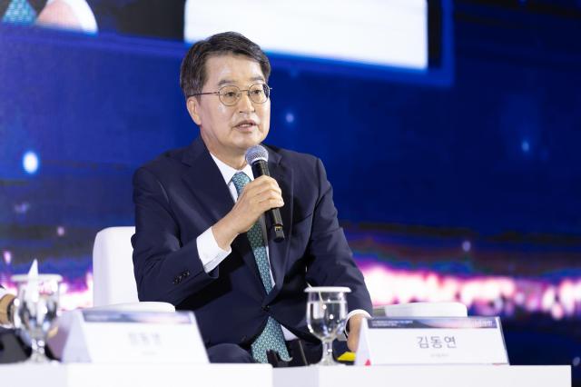 19일 오전 파주 캠프그리브스에서 열린 919 평양공동선언 7주년 기념행사에서 김동연 경기도지사가 특별토론을 하고 있다 사진경기도
