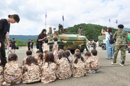 South Korean army blends fun and firepower in Ground Forces show