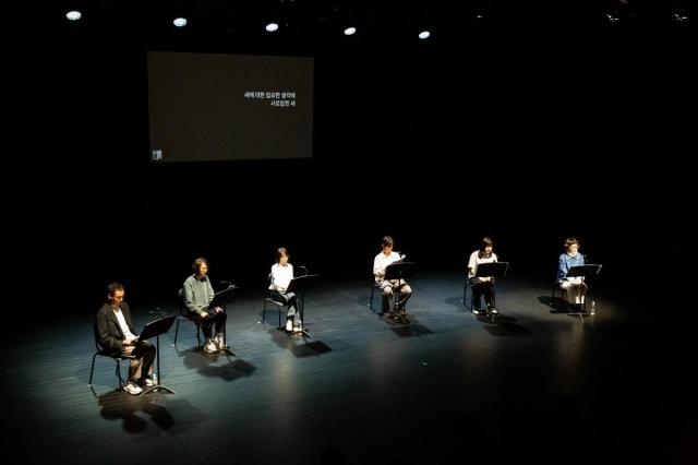 김혜순 시하다-신작 시집 낭독회의 참여 시인들 오른쪽부터 김혜순 유선혜 안태운 신해욱 황유원 김상혁 시인 사진한국문화예술위원회
