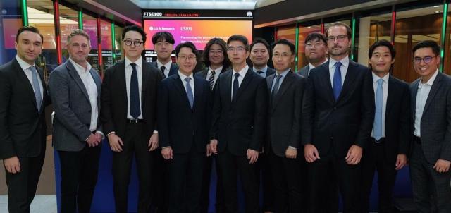 LG AI연구원과 LSEG는 19일현지시각 영국 런던증권거래소에서 엑사원 비즈니스 인텔리전스 상용화 서비스를 알리는 행사를 진행했다사진LG 