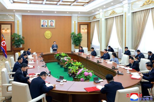 조선중앙통신이 지난 5월 30일 북한 최고인민회의 상임위원회 제14기 제35차 전원회의가 전날 평양 만수대의사당에서 진행됐다고 보도했다 사진연합뉴스
