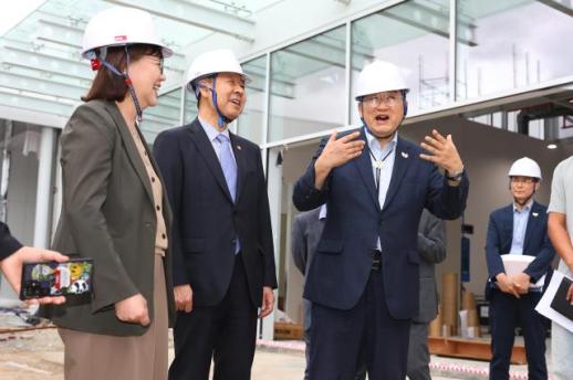 구윤철 경제부총리, 경주서 APEC 준비 상황 점검…소상공인 애로 청취