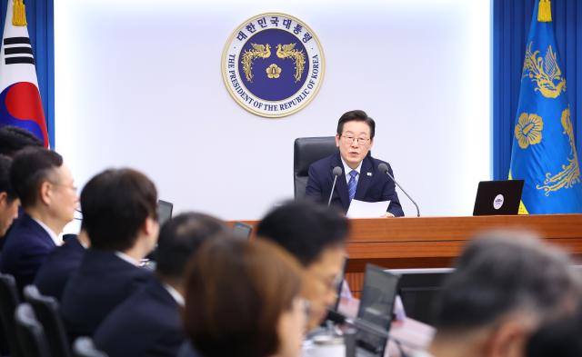 이재명 대통령이 18일 서울 용산 대통령실에서 열린 수석보좌관회의에서 발언하고 있다 사진연합뉴스