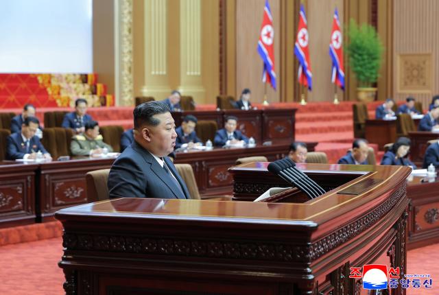 북한 최고인민회의 제14기 제13차 회의가 지난 20-21일 평양 만수대의사당에서 진행됐다고 조선중앙통신이 22일 보도했다 사진연합뉴스