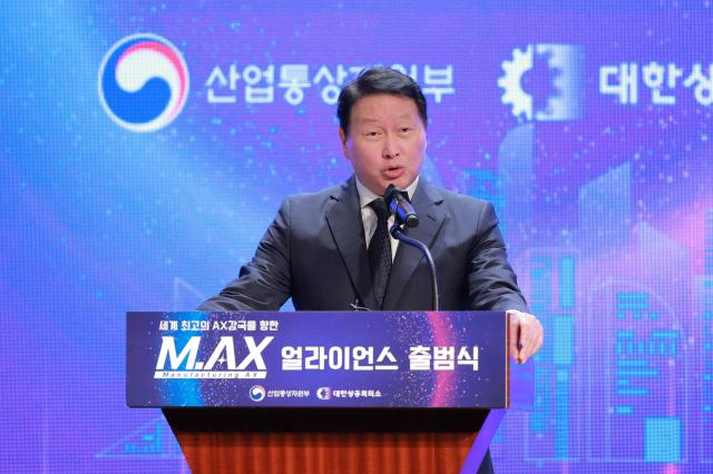 최태원 대한상공회의소 회장 겸 SK그룹 회장이 10일 서울 중구 웨스틴조선호텔에서 열린 제조 인공지능 전환AX 얼라이언스 출범식에서 축사를 하고 있다 2025910사진유대길 기자 dbeorlf123ajunewscom