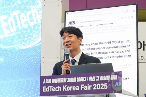 19일 아시아 에듀테크 컨퍼런스 2025 개막식에서 NHN클라우드 김동훈 대표가 축사를 하고 있다 사진NHN클라우드