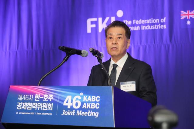 장인화 포스코홀딩스 회장이 지난 9월 17일 서울 여의도 FKI타워에서 열린 제46차 한-호주 경제협력위원회에서 개회사를 하고 있다 사진한국경제인협회