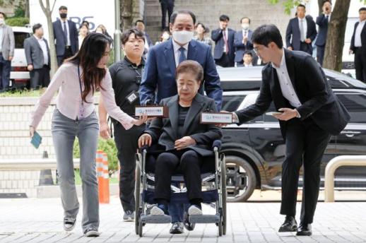 [포토] 정교유착 혐의 한학자 통일교 총재, 영장심사 출석