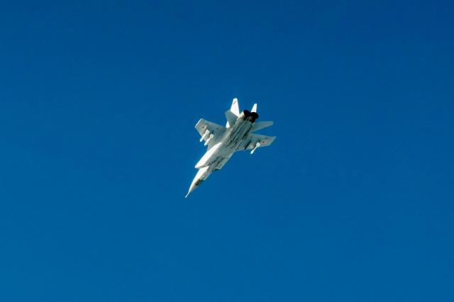 러시아 MIG-31 전투기 한 대가 에스토니아 영공을 침범한 뒤 발트해 상공을 비행하는 모습 사진AFP연합뉴스