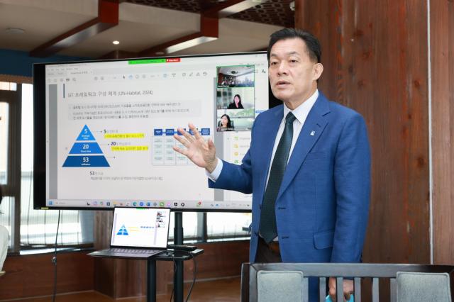 이재준 시장이 ‘스마트포용전환 진단 프로젝트 중간 보고회’에서 발언하고 있다사진수원시