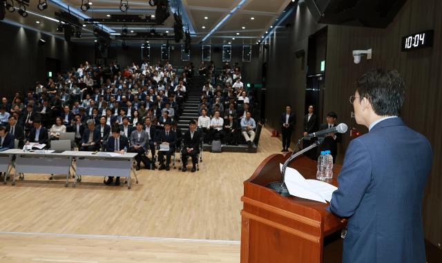 국내 금융사 정보보호최고책임자CISO들이 23일 서울 영등포구 KB국민은행 본점 신관에서 열린 긴급회의에 참석하고 있다 사진금융위원회
