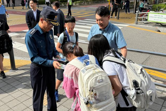 학교 주변 점검하는 유재성 경찰청장 직무대행 사진인천경찰청