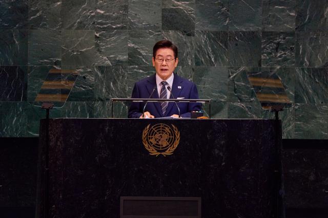 이재명 대통령이 23일현지시간 미국 뉴욕 유엔본부 총회장에서 기조연설을 하고 있다 사진연합뉴스 