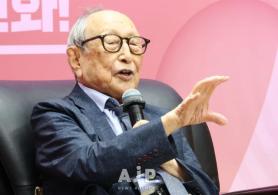 PHOTOS: At 105, philosopher Kim Hyung-seok defines a life well-lived