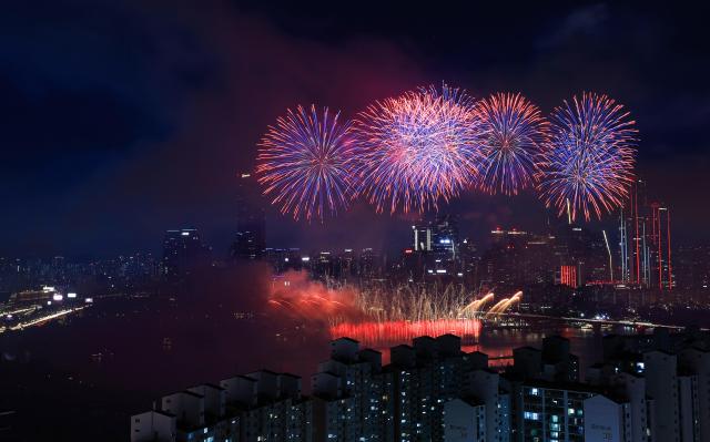 首尔世界烟花庆典临近 汉江便利店备货量激增百倍