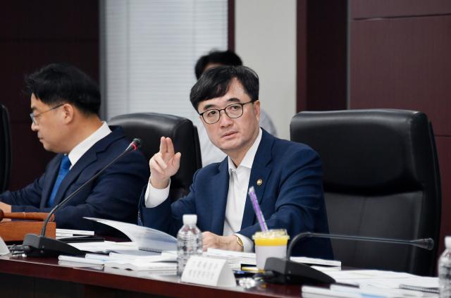 임기근 기획재정부 차관이 28일 서울 종로구 한국무역보험공사에서 열린 제3회 민간투자사업심의위원회 본회의를 주재하고 있다사진기획재정부