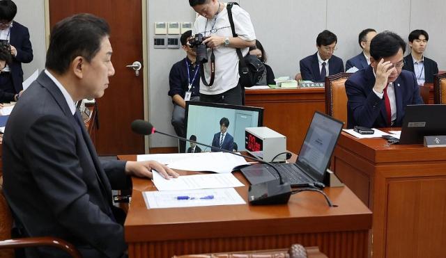 지난 22일 국회에서 열린 국회 운영위원회 전체 회의에서 김병기 더불어민주당 원내대표가 발언하고 있다 사진연합뉴스
​​​​​​