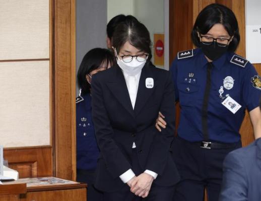 [포토] 구속기소 김건희, 첫 법원 재판 출석