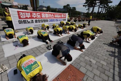 MBK, 홈플러스에 2000억원 추가 투입...직원 생계 지키기에 최선