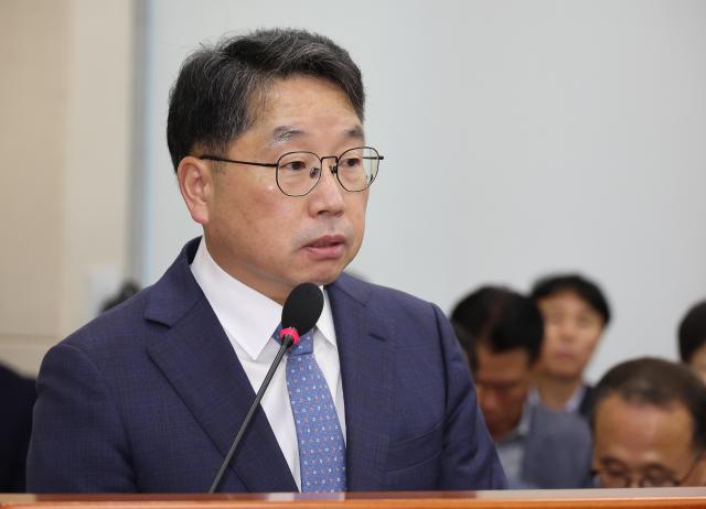 10일 서울 여의도 국회 행정안전위원회 전체회의에서 열린 청주 오송지하차도 참사의 진상규명과 재발 방지대책 마련을 위한 국정조사에서 노만석 검찰총장 직무대행이 의원질의에 답하고 있다 사진연합뉴스