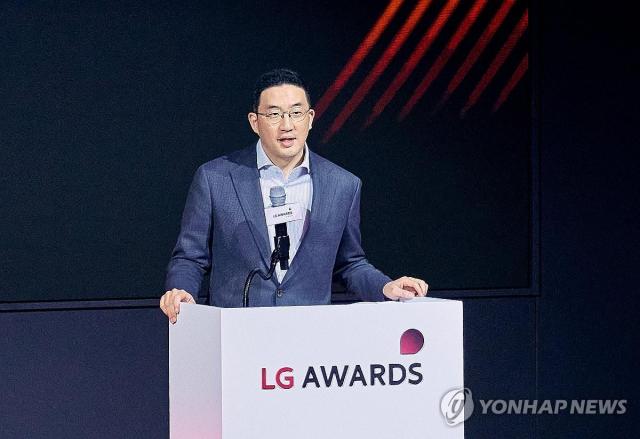 구광모 LG 회장이 지난 9일 경기 이천시 LG인화원에서 열린 LG 어워즈에서 축사하고 있다 사진연합뉴스