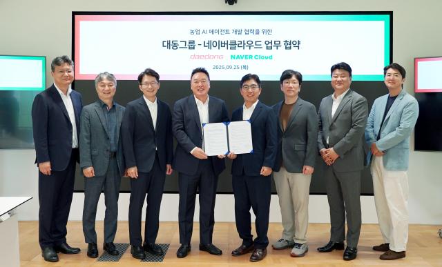 대동과 네이버클라우드가 농업 AI 에이전트 개발을 위해 손을 잡았다 성남시 분당구에 있는 네이버클라우드 그린팩토리 사옥에서 열린 업무협약식에는 좌부터 대동 나영중 PBiz개발부문장 이광욱 국내사업부문장 최준기 대동에이아이랩 대표 원유현 대표이사 네이버클라우드 김유원 대표 성낙호 하이퍼스케일 AI 전무 김준범 대외정책협력 전무 김은철 매니저가 참석했다 사진대동