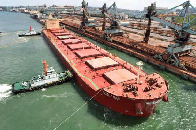 HMMs dry bulk ship the Global Trust Courtesy of HMM