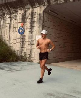 진태현 러닝 중 상의 탈의? 법 제정해 달라 소신 발언