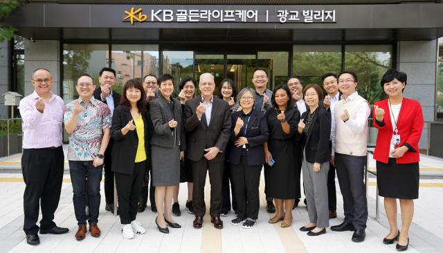 KB라이프가 지난 23일부터 24일까지 아시아·태평양 생명보험사 최고 경영자CEO와 임원단을 대상으로 시니어 비즈니스 벤치마킹 투어 프로그램을 개최했다 사진KB라이프