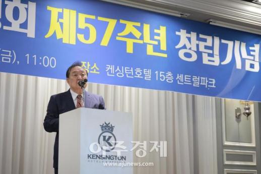 [포토] 기념사하는 정대철 대한민국헌정회 회장