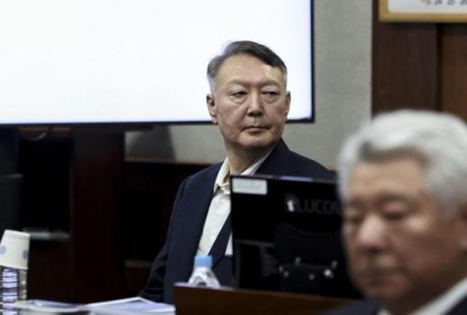 Impeached ex-president makes first public appearance after refusing dozen previous hearings