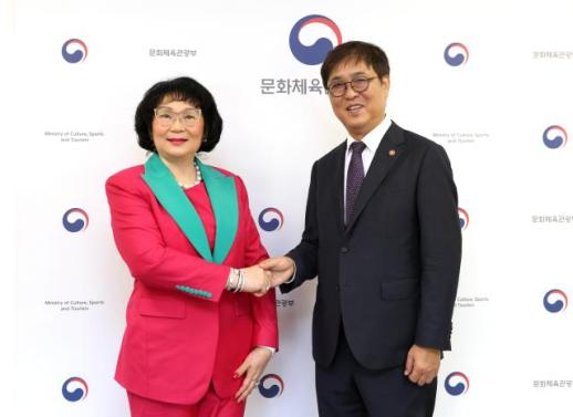 서울은 홍콩으로, 부산 바다는 캔버스로…가을 축제 개막