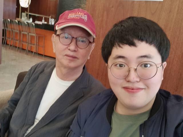 코미디 대부 전유성과 사진 김호이 기자