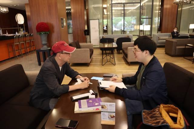 인터뷰 장면 사진 김호이 기자