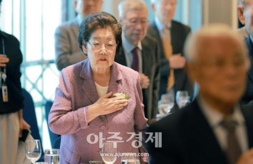 [포토] 대한민국헌정회 제57주년 창립기념 행사 참석한 김을동 전 의원