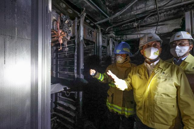 Prime Minister Kim Min-seok inspects the fire scene at the National Information Resources Service in Daejeon Sept 27 Courtesy of the Prime Ministers Office