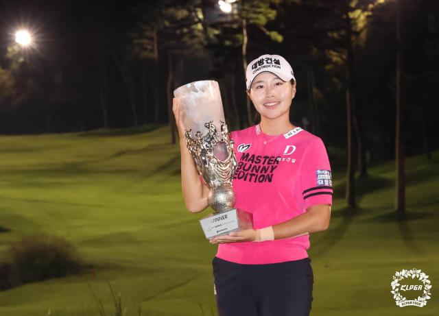 성유진은 28일 경기도 여주시 블루헤런 골프클럽파 72에서 열린 하이트진로 챔피언십총상금 15억원 최종 4라운드에서 4차 연장 끝에 노승희를 꺾고 우승했다 사진KLPGA