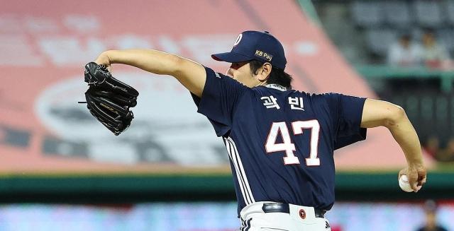 두산 베어스 투수 곽빈이 역투하고 있다 사진연합뉴스