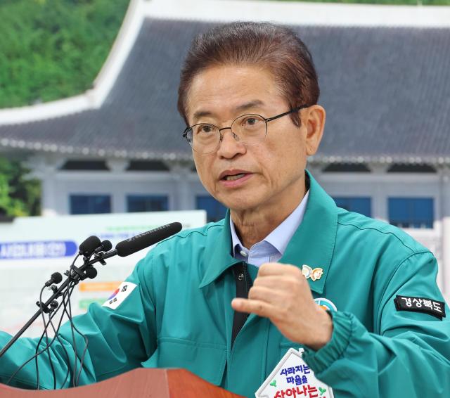 이철우 경북도지사가 29일 오전 10시 도청 브리핑룸에서 ‘산불 피해 복구 현황 및 혁신적 재창조 계획’을 발표하고 있다 사진경상북도