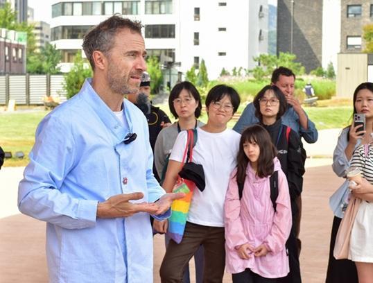 토마스 헤더윅Thomas Heatherwick 사진서울도시건축비엔날레·주한영국문화원 제공