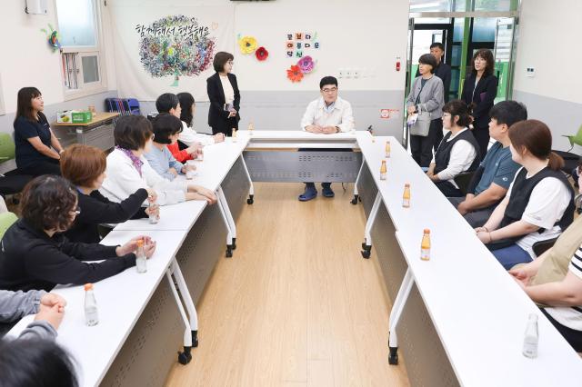 삼척시가 도계노인복지관 도계 보금자리 도계재가노인복지센터 등 지역 내 주요 사회복지시설을 방문하고 있다 사진삼척시